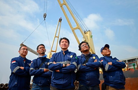 TPE Logistic Surabaya Pontianak Profile Photography - Chendra Cahyadi photography took profile photography of TPE Logistic Surabaya Pontianak at Surabaya. Pusaka Logistic is one of the pioneers in providing reliable transportation service to customer.