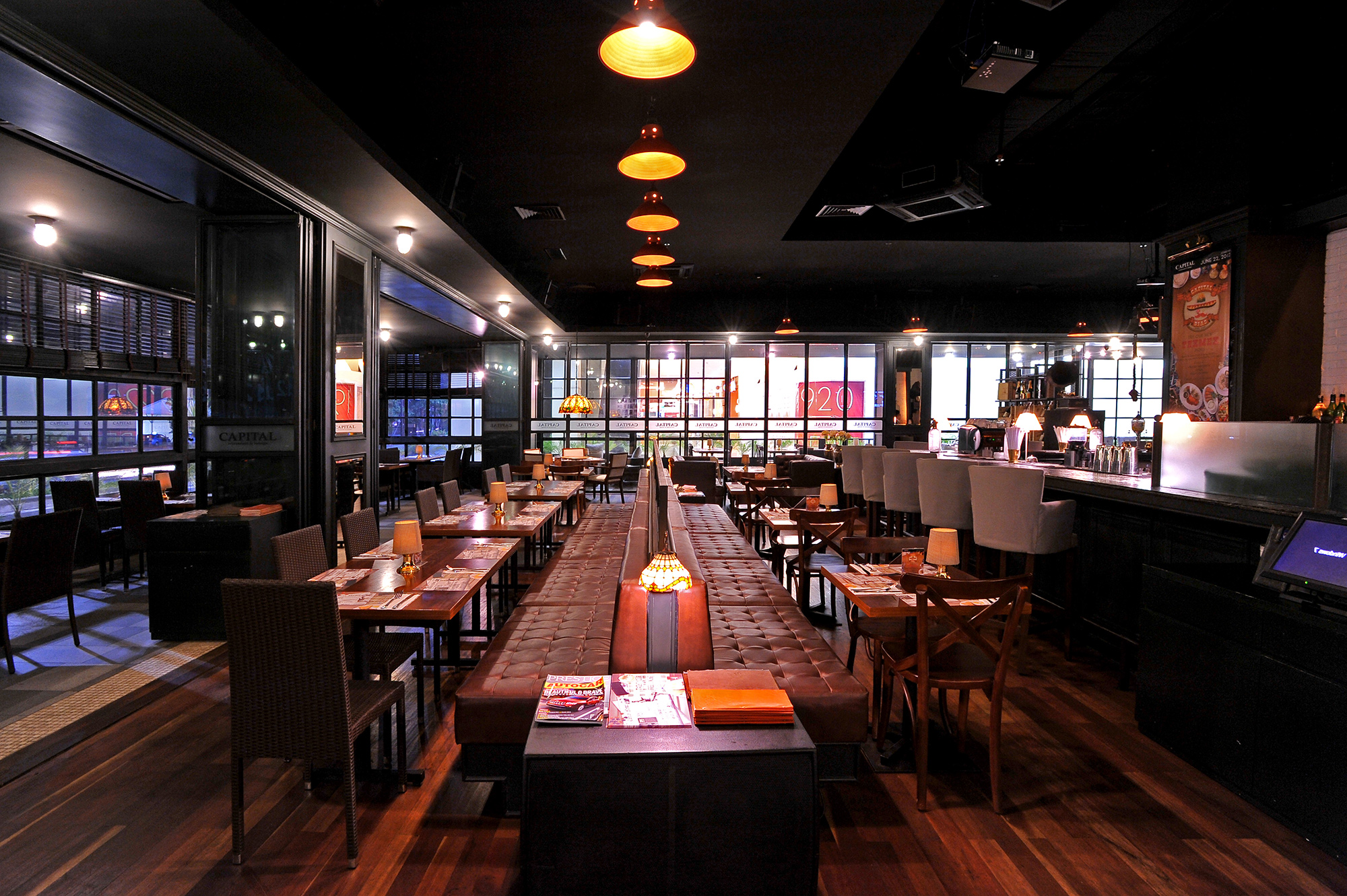 Capital Restaurant Interior Photography Surabaya - Chendra Cahyadi photography took the interior and food beverages photography of Capital Restaurant at Surabaya. Capital is one the most famous restaurant in West Surabaya.